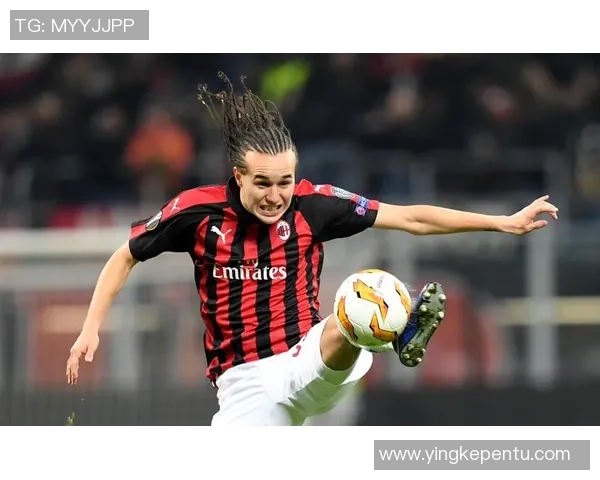 欧联杯精彩对决曼联逆转AC米兰帽子戏法点燃全场激情