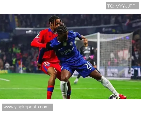 英超激战巴黎圣日耳曼绝杀里昂引发争议判罚全场沸腾